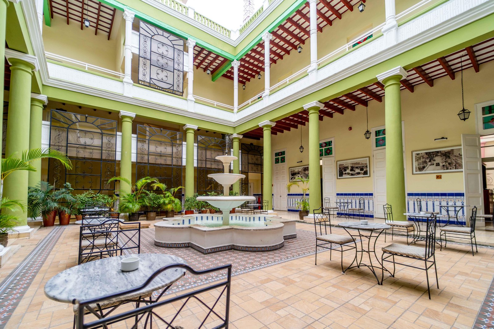 Mystique Holguin Saratoga Hotel