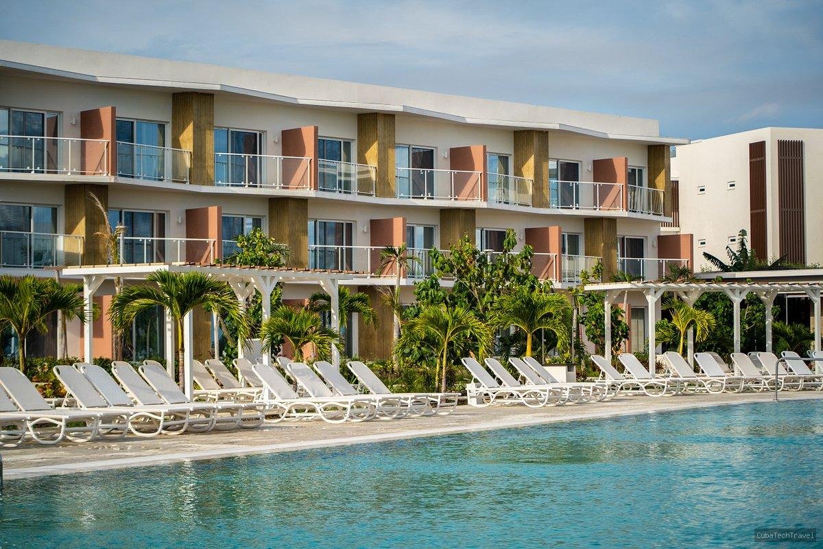 Sanctuary White Sands Hotel